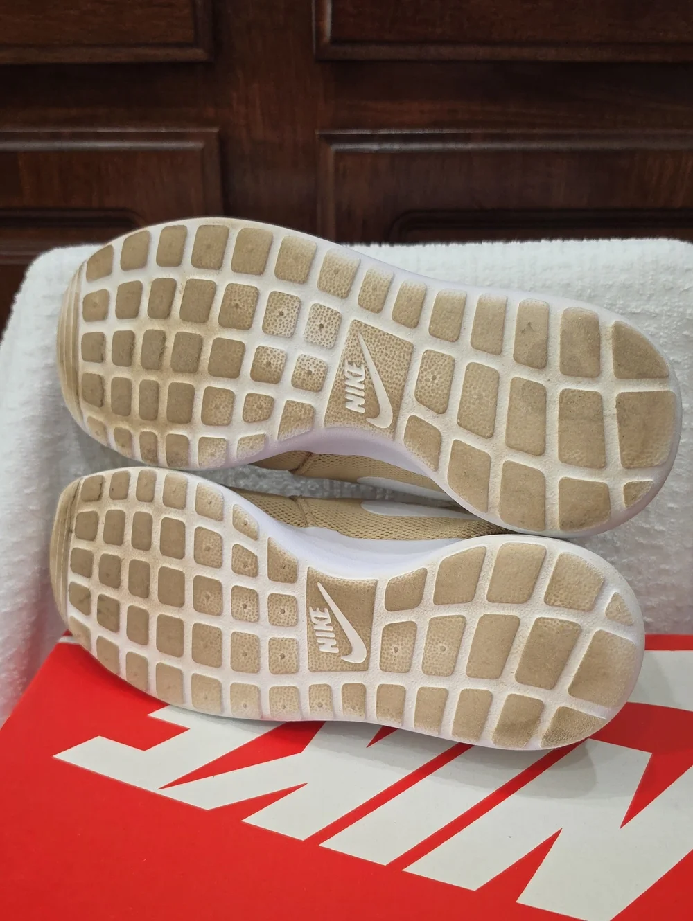 ☆ Nike Roshe One Desert Ore Tan & White Mesh Casual Sneaker ☆ Womens Size 7 ☆